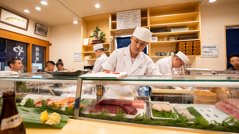 The best sushi shop Yamazaki in Toyosu fish market